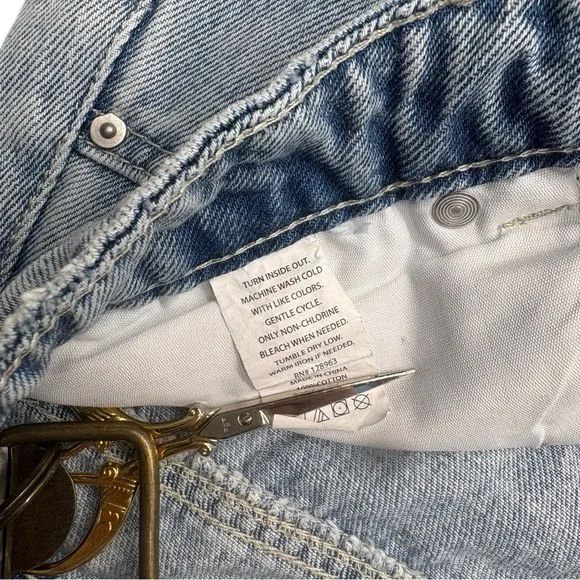 Indigo Rein Floral Embroidered High Waist Denim ShortsDistressed Size 11/29 - Picture 6 of 9